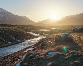 Magical Igloo/Dome next to a river perfect for relaxing stays - Dalvík