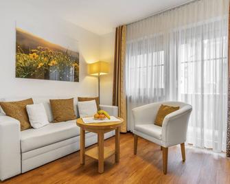 Wander und Aktiv Hotel Rösslwirt - Lam - Obývací pokoj