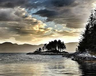 Waerholmen World's finest place. Your home in the Sognefjord - Lavik