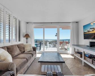 Gulf Winds 101 - Pensacola Beach - Living room