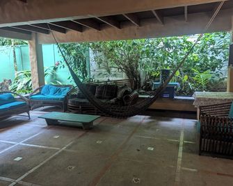 Tasty Dayz Hostel - Cocles - Innenhof