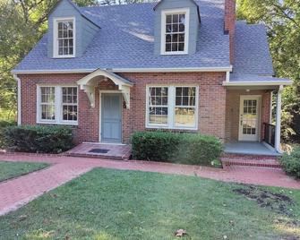 Historic Mayor's Manor | 2 King Beds - Sanford - Gebäude