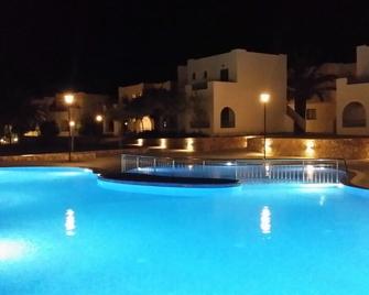 Skiros Palace Hotel - Skýros - Piscina