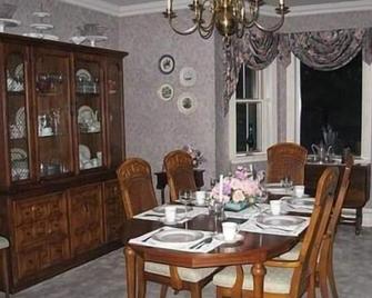 Angel House Bed and Breakfast - Creemore - Comedor