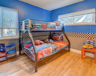 Rapunzel's Tower - Anaheim - Chambre