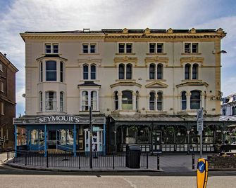 Montague House Apartments - Llandudno - Building