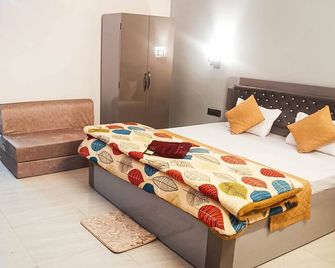 Nature Green Resort - Lataguri - Bedroom