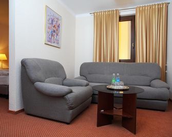 Inter Hotel - Ostrołęka - Pokój dzienny