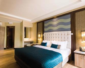 Acuatico Beach Resort - Laiya - Bedroom