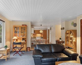 Cozy Summer House By Stevns Klint And Rødvig - 로드비그 - 거실