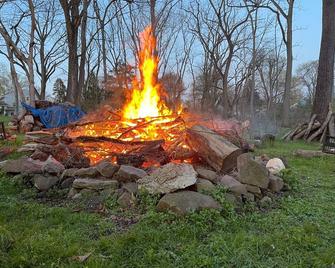 Cottage in Historic Bucks County - Southampton - Outdoors view