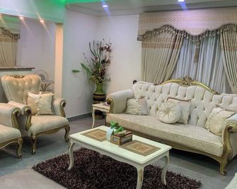 Lushville Hotel & Suites - Benin City - Lounge