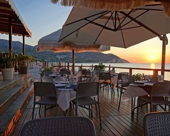 Ferienwohnung ulivo mit Pool und Privatstrand - Mattinata - Restaurant