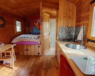 Roulotte ferme st Pierre - Bargème - Cocina