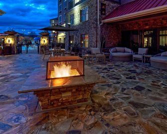 Black Fox Lodge Pigeon Forge, Tapestry Collection by Hilton - Pigeon Forge - Patio