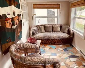 On Pointe! - Pointe-du-Chêne - Living room