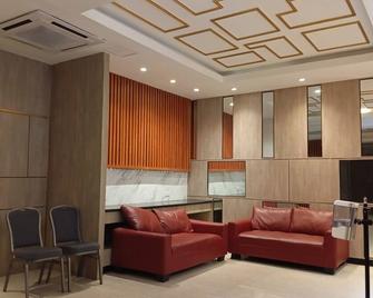 Swiss-Belexpress Fairview - Caloocan - Lounge