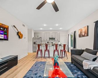 Rockstar - 2 Bed 1br Prime Central Location - Dallas - Pokój dzienny