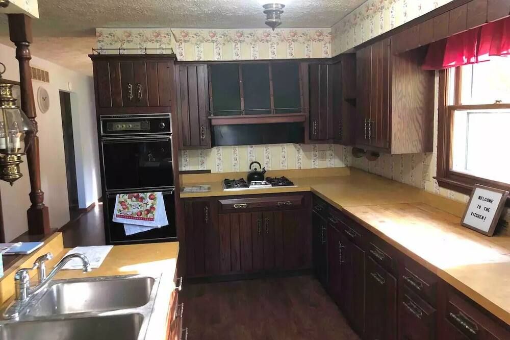 Harmony Hills -- 3 bedroom country home - Bloomington - Kitchen