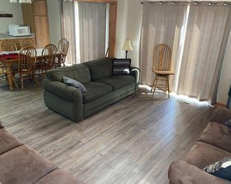 Charming 'J's Chalet' @ Dale Hollow Lake (Sulphur Creek Marina) - Burkesville - Living room