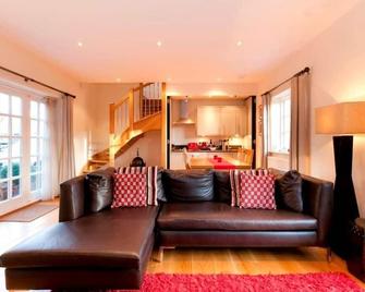 Dbs Serviced Apartments - Derby - Living room
