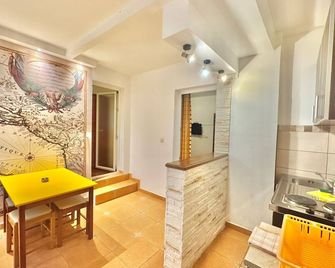 The Four Fish Apartments - Sveti Stefan - Dining room