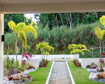 Premium Studio with Pool View - Mandeville