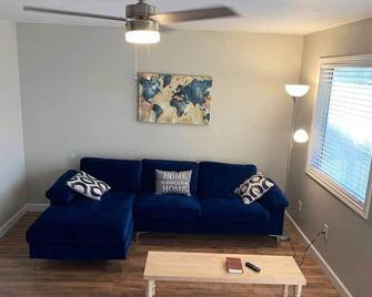 Quiet Professional- Clean, Quiet, Convenient-Clovis, Nm - Clovis - Living room