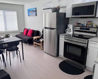 Brand New Unit. Centrally located 15 min to downtown 10 min to YVR airport. - Vancouver - Küche