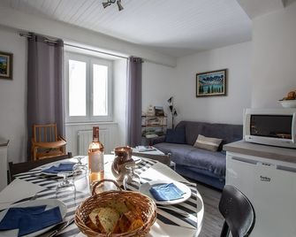 SPECIAL 2025 promotion- 10 % App T2, classified 2, renovated, re-equipped, quiet, - Embrun - Їдальня