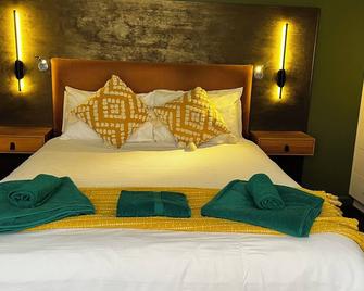 14 Chapel - A gorgeous garden apartment in St Kilda - St Kilda - Bedroom