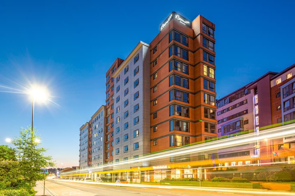 Roomzzz Leeds City West