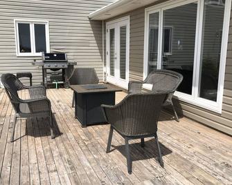 8 Bedroom Beach House - Borden-Carleton - Patio