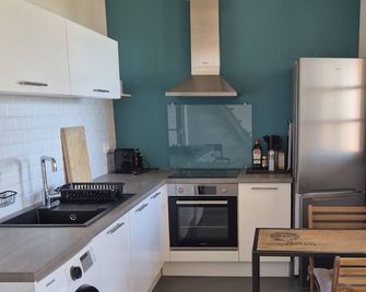 Beautiful studio with balcony - near city center - La Croix-Valmer - Кухня