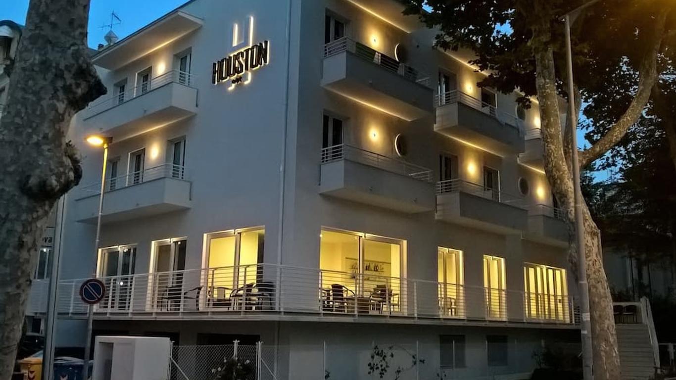 Hotel Houston Suites