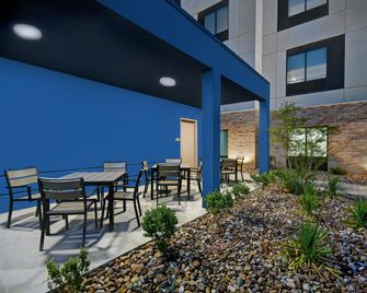 Hampton Inn by Hilton Midland South - 米德蘭（德克薩斯州） - 天井