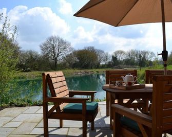 Welhams Meadow Holiday Lodges - Stowmarket - Patio