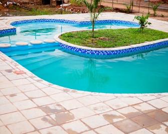 Self-contained one bedroom house. Self-catering facilities. Pool. - Lilongwe - Piscine