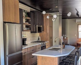 Cozy One Bedroom Studio Apartment near Sugarcreek - Oasis Manor - Sugarcreek - Cocina