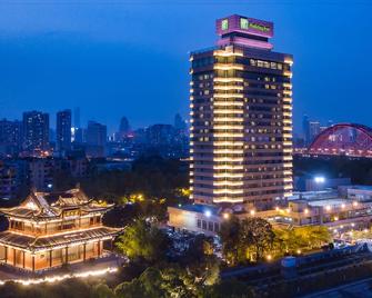 Holiday Inn Wuhan Riverside - Wuhan - Edificio