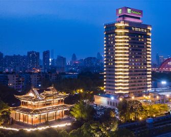 Holiday Inn Wuhan Riverside - Wuhan - Bygning