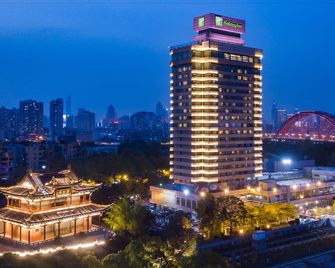 Holiday Inn Wuhan Riverside - ווהאן - בניין