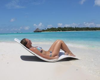 Dhiffushi White Sand Beach Hotel - Dhiffushi - Playa