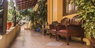 Anggerik Lodging Hotel - George Town - Patio