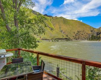Cabin on the Salmon River - Riggins - Balcony