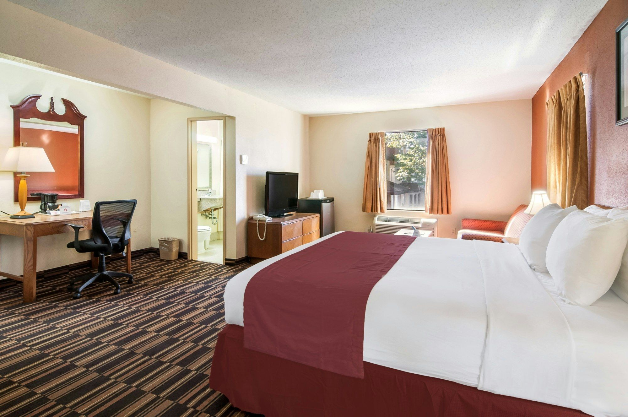 ريد كاربيت إن نيوارك إرفينجتن، نيوجيرسي