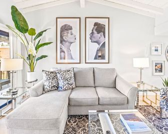 Fully Renovated Dual Suite Condo near Downtown Palm Springs - פאלם ספירנגס - סלון