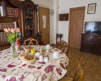 Bed & Breakfast Hotel California - Terracina - Comedor