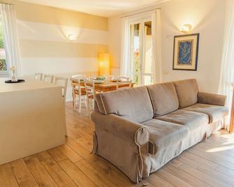 Villa Giulia - Italian Homing - Soiano del Lago - Living room