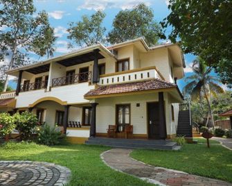 The World Backwaters, Alleppey - Thanneermukkom - Gebäude